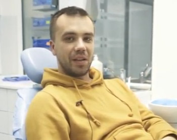 Сергій, видалення зуба мудрості і реставрація відколів